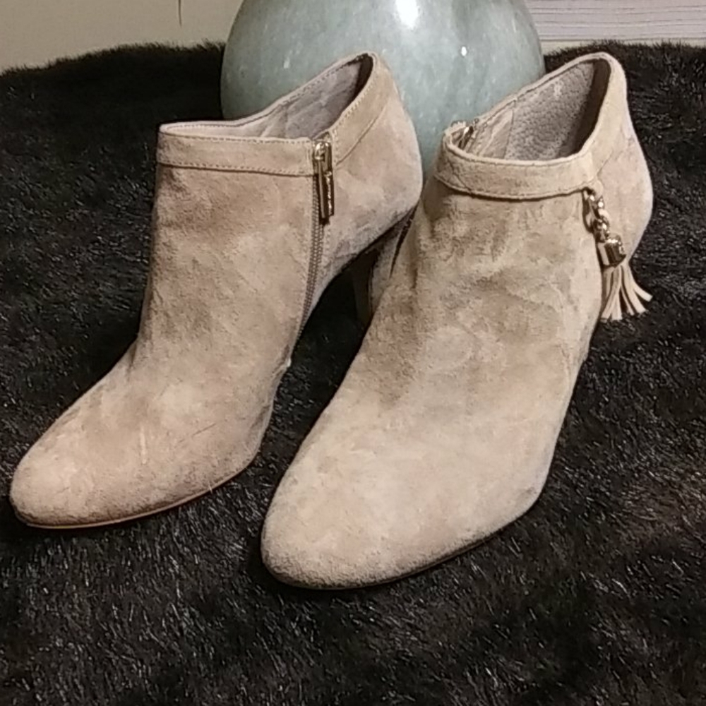 Vince Camuto size 9M tan booties.